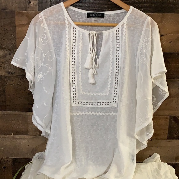 august silk Tops - 🍃🌸 August Silk Blouse Size Medium